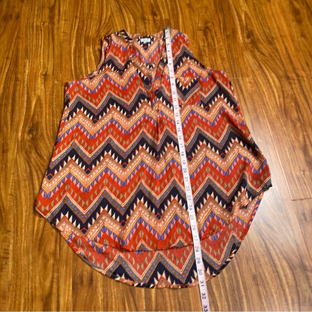 3/$25 B_envied Multicolor Chevron Sleeveless Partial Button Blouse Size Medium - Picture 13 of 13